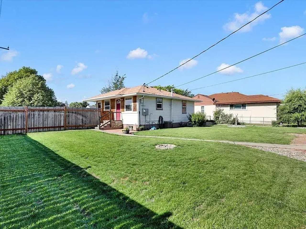 1529 E Bismark Avenue