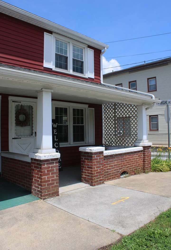 Semi Detached - MOVE IN SPECIAL