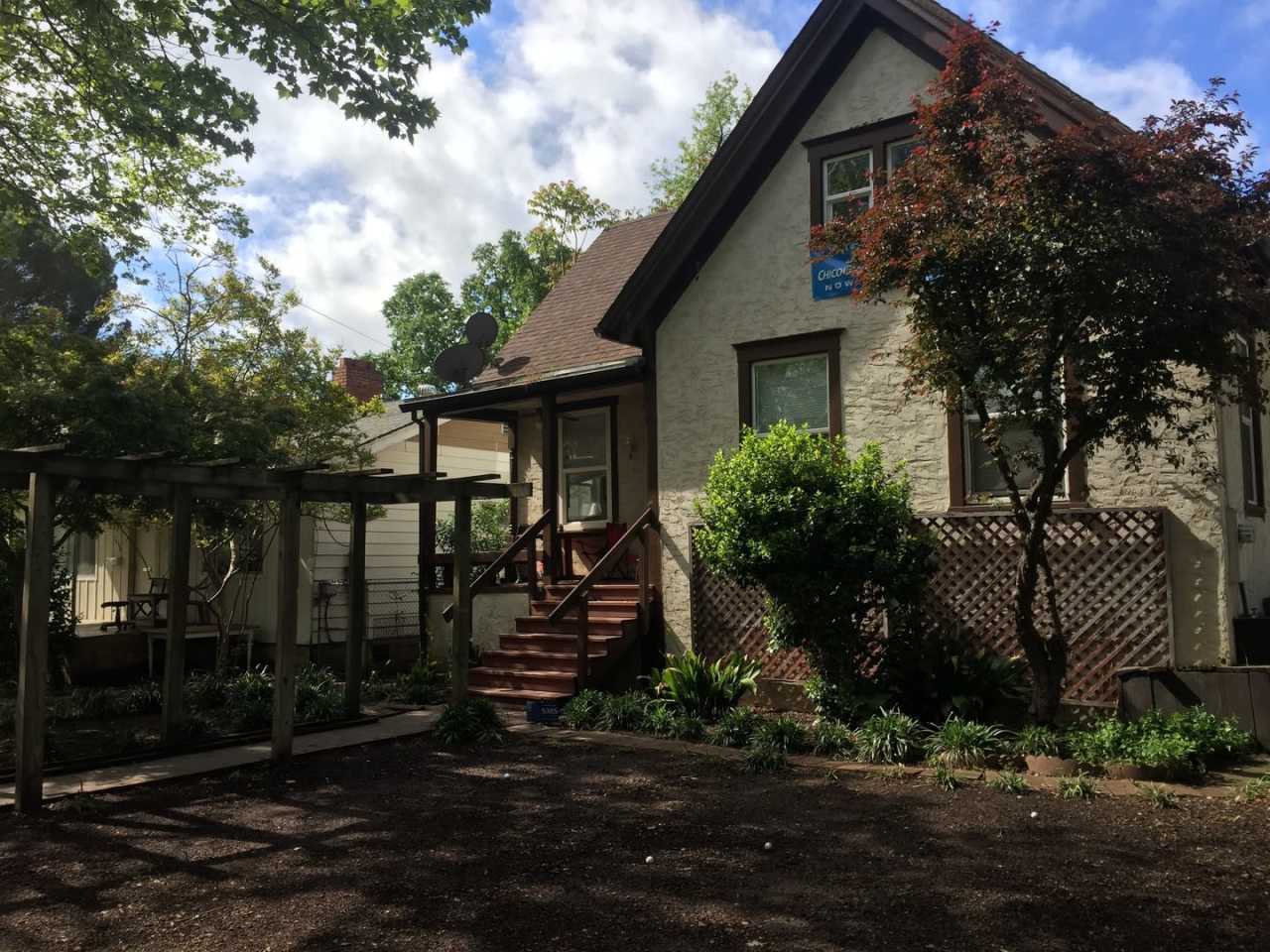 **RESERVE NOW FOR SUMMER 2026* * Great 5 Bedroom house close to Downtown