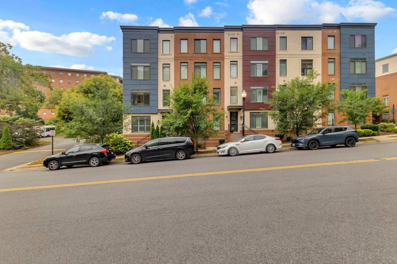 Modern 4-Level Townhome in Vibrant Alexandria – Move-In Ready Dec 1!