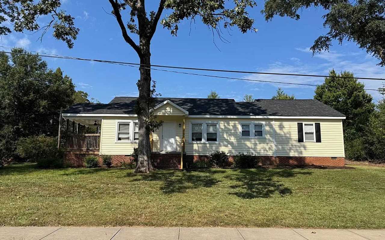 4 Bedroom 2 Bath Updated Home Behind Tiger Blvd in Clemson