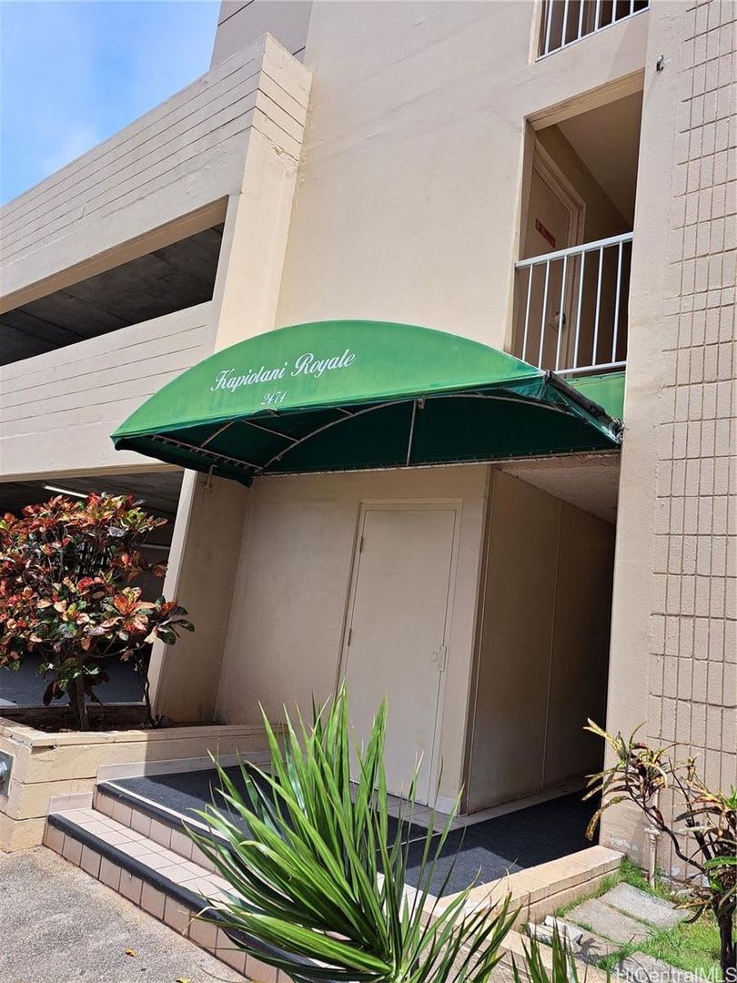 Kapiolani Royale – 2BD/2BA/1 Parking – All Utilities Included