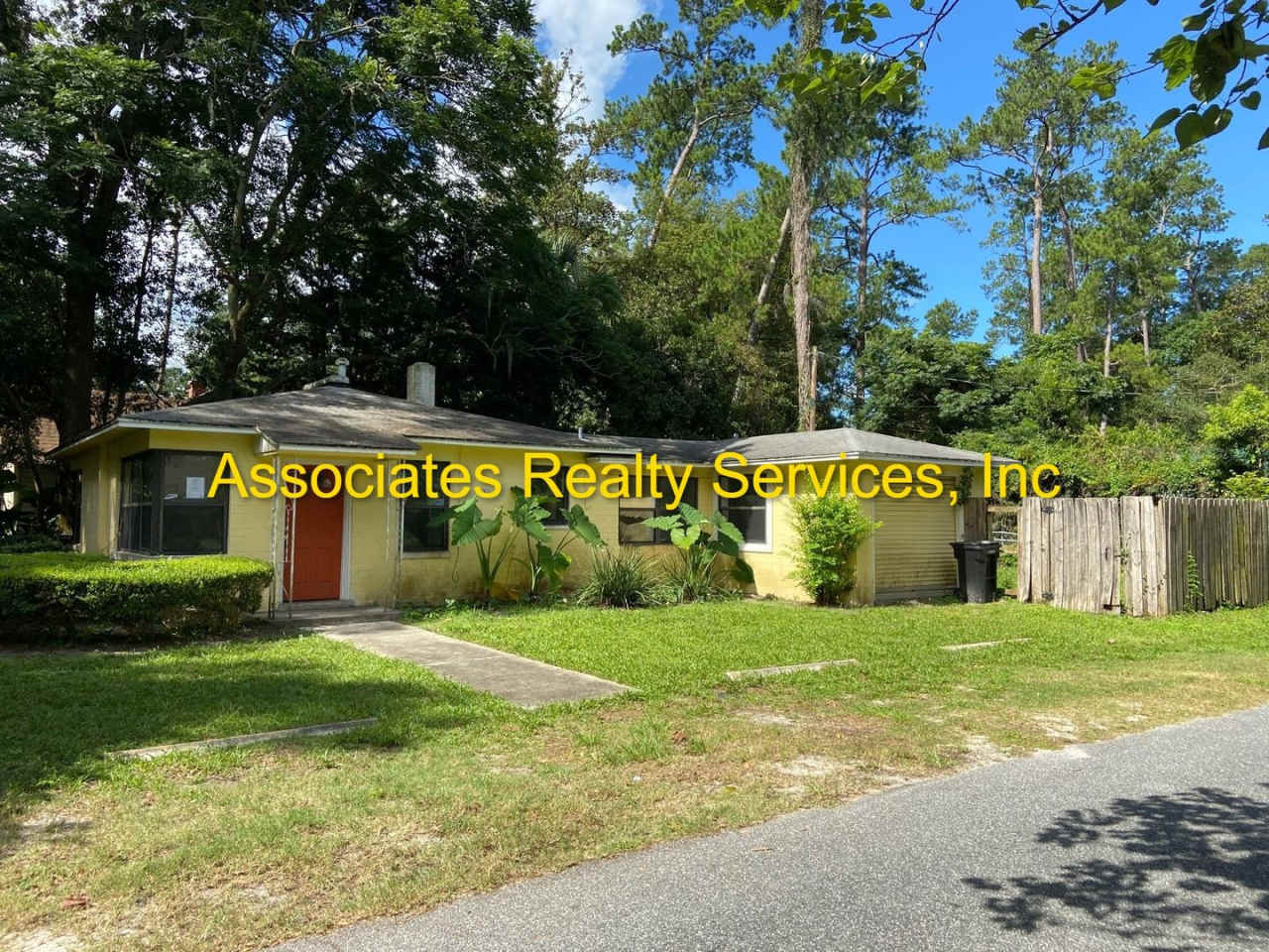 Spacious 3BR/2BA Home on a Quiet Corner Lot!