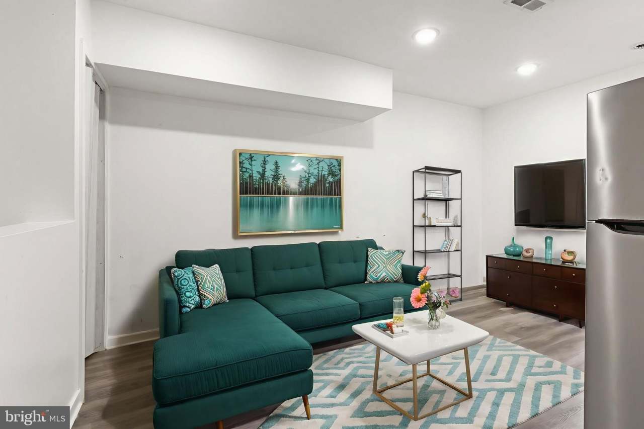 2550 KENSINGTON AVENUE