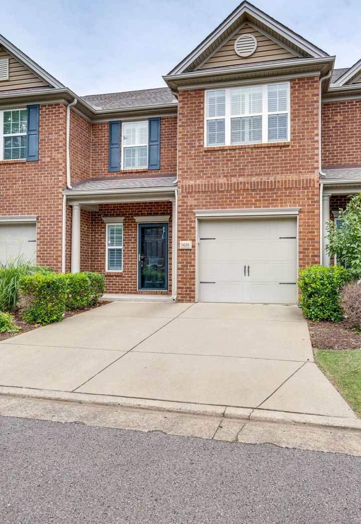 3 Bed 2.5 Bath Gorgeous Townhome, Available now!