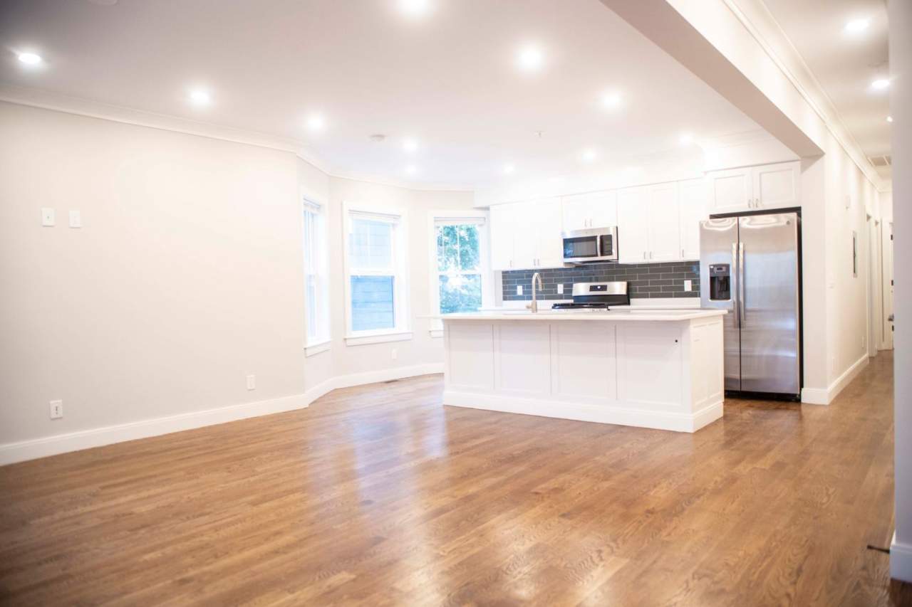 HOT ALLSTON LISTING!!!!