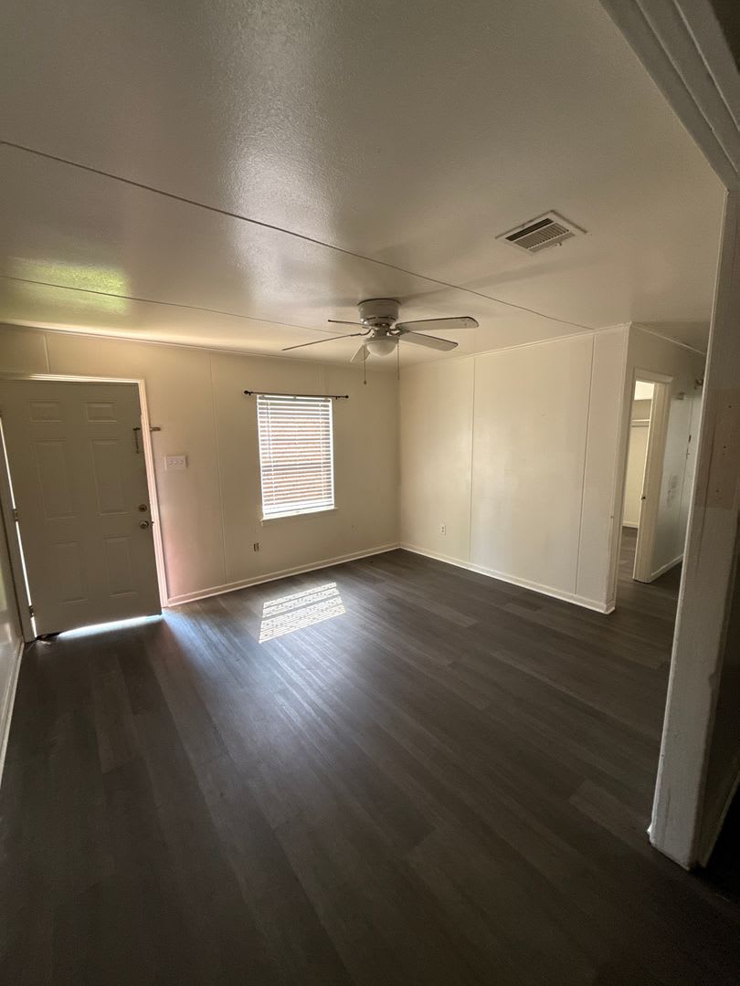 3br 1bath bossier home great location! Fenced yard