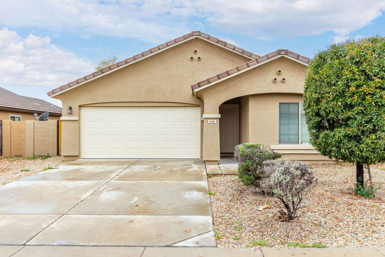 Excellent area of Goodyear! Like new inside!