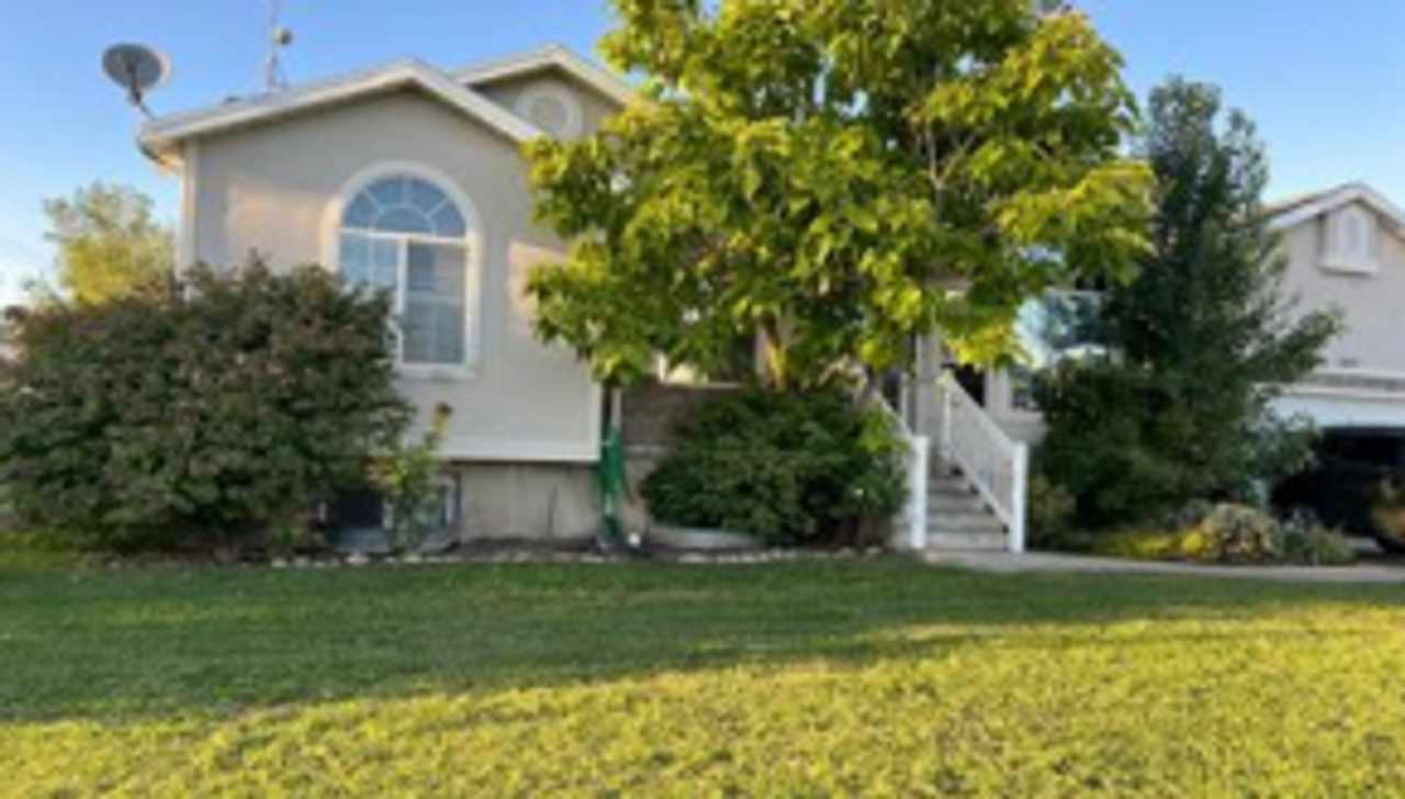 1982 W 2025 S Syracuse UT 84075