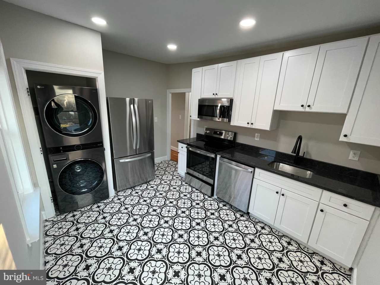 226 HIGHLAND Avenue unit: B- Upper