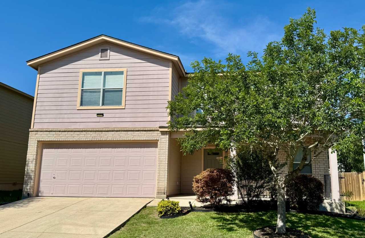 Welcome home to 204 Gatewood Oaks!