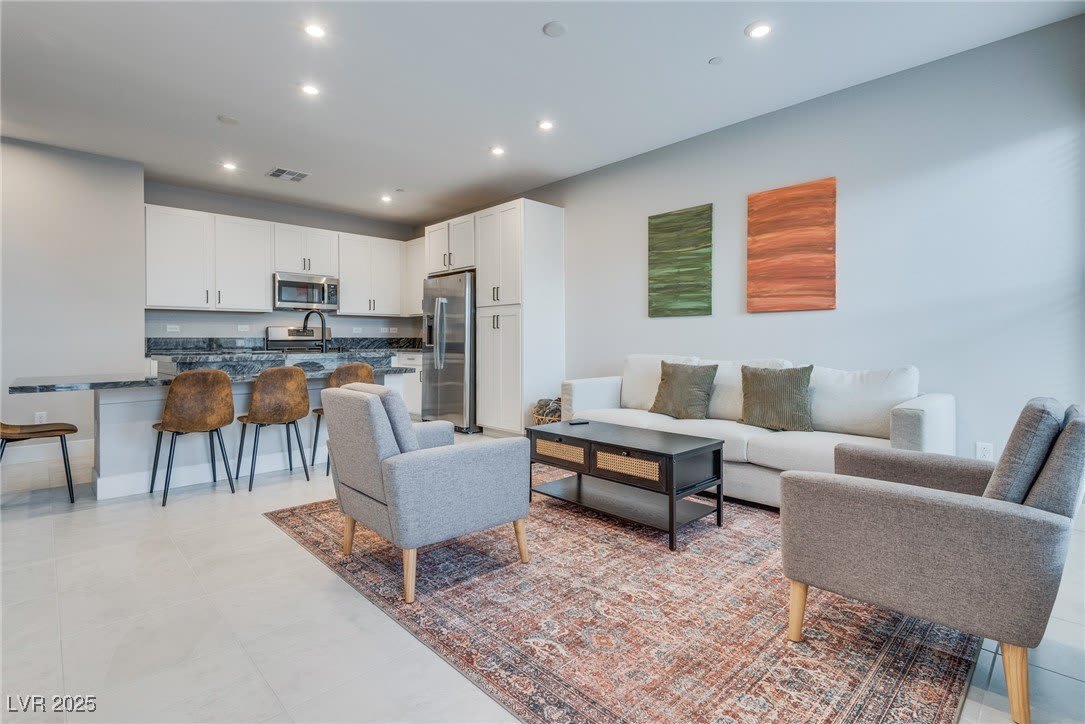 9812 Kings Glen Street