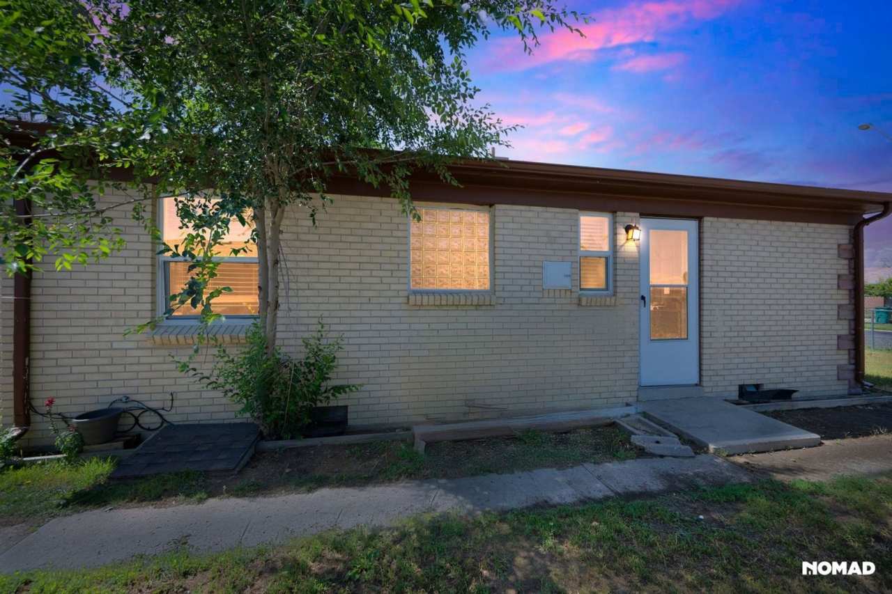 Charming 2BR Duplex in Aurora
