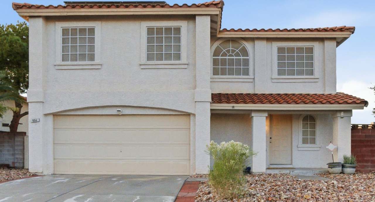 Beautiful 4 Bedroom Home with a Pool in Whitney Ranch!