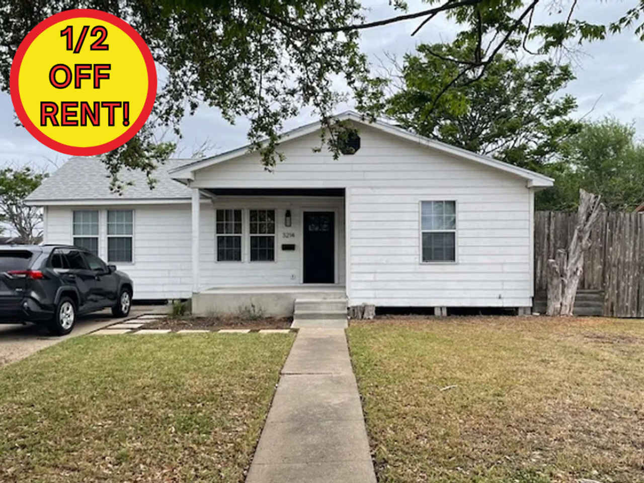 1/2 months rent off- Lovely 3 Bedroom, 1 Bath Will Not Last Long!