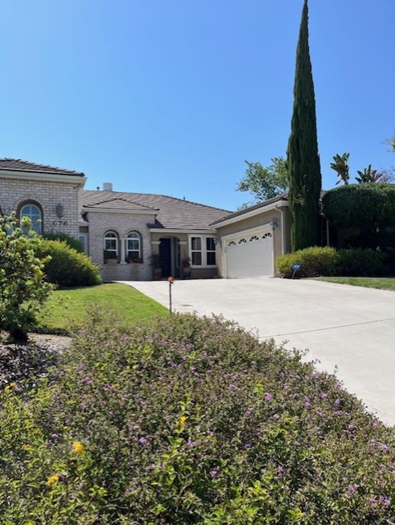 Female Roommate Wanted for Attached Studio w/ Kitchenette in a Single Story Rolling Hills Ranch Home