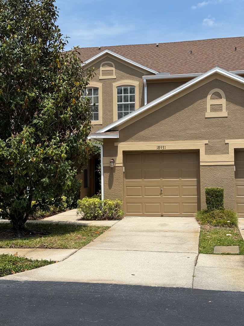 Spacious 2 Bedroom, 1.5 Bath Townhouse For Lease