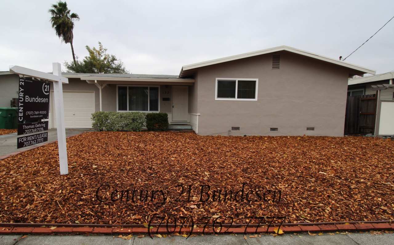 Clean Eastside Petaluma Home - 3BD/2BA ~132 Maria Drive