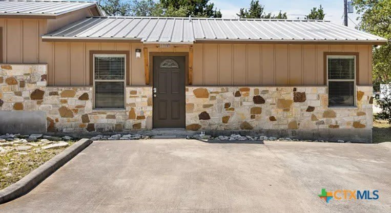 1126 Indian Hollow