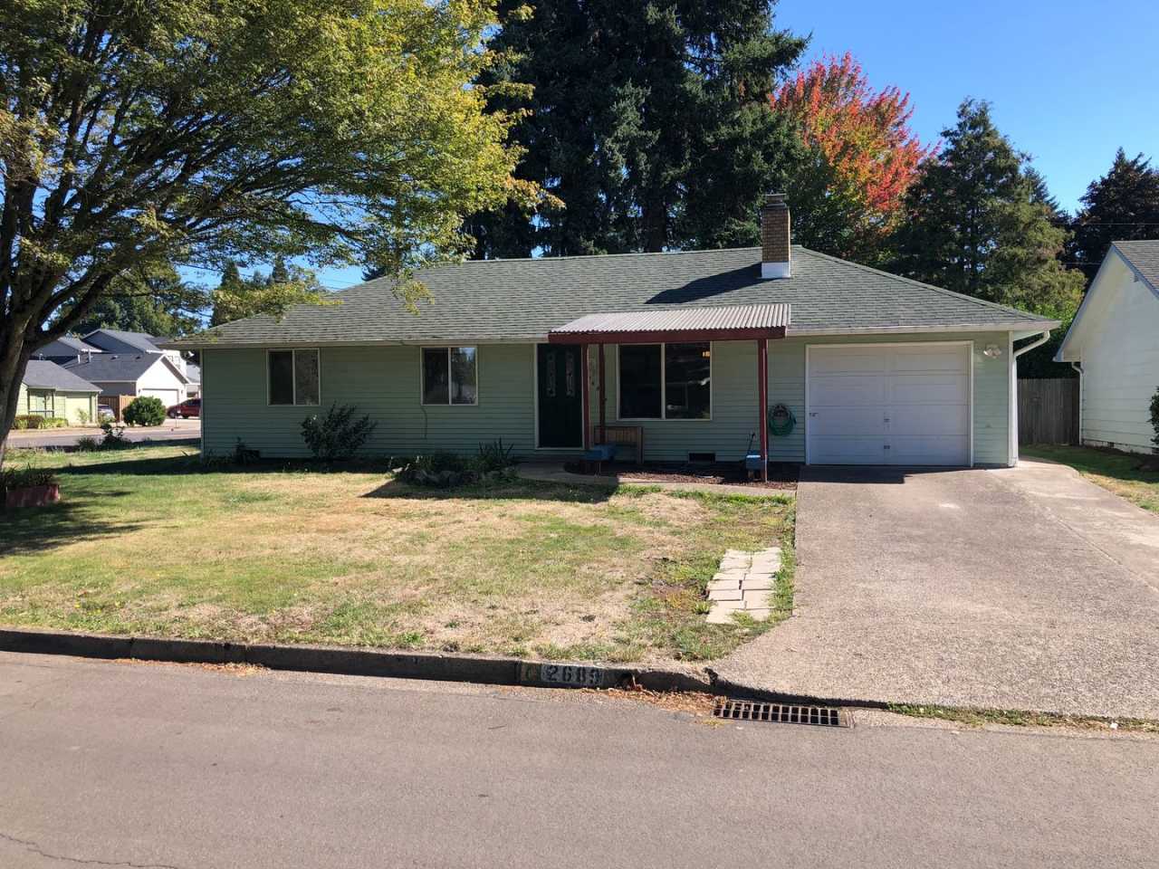 3 bedroom 1 bath house in Eugene! MOVE IN SPECIAL!
