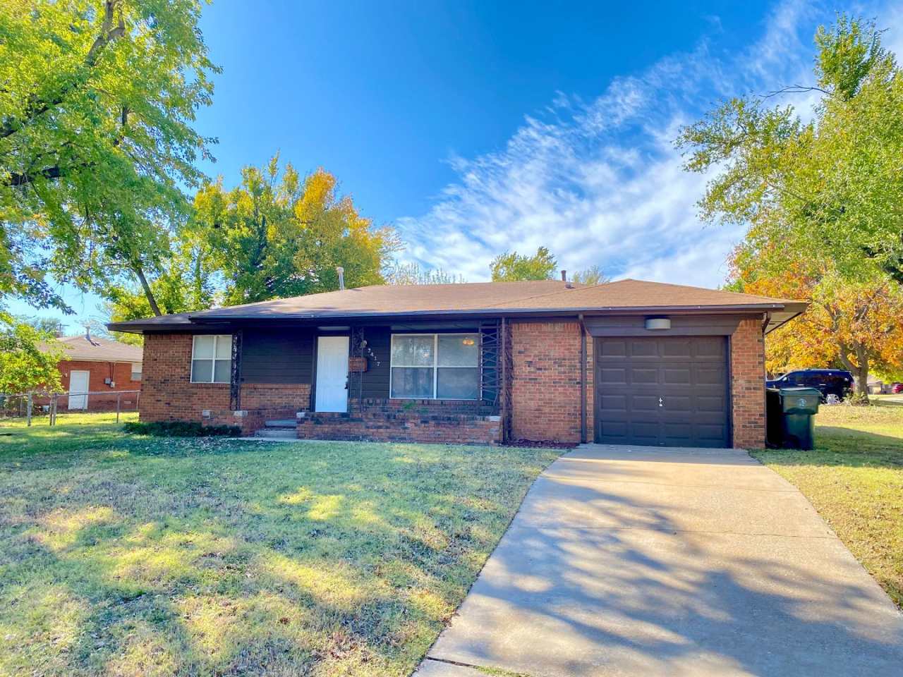 Spacious 3 bed 1 bath with easy access to I-40!