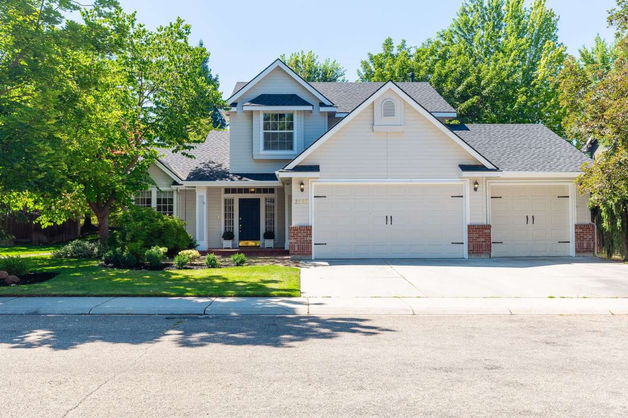 3 Bed 2.5 Bath In The Heart Of Eagle