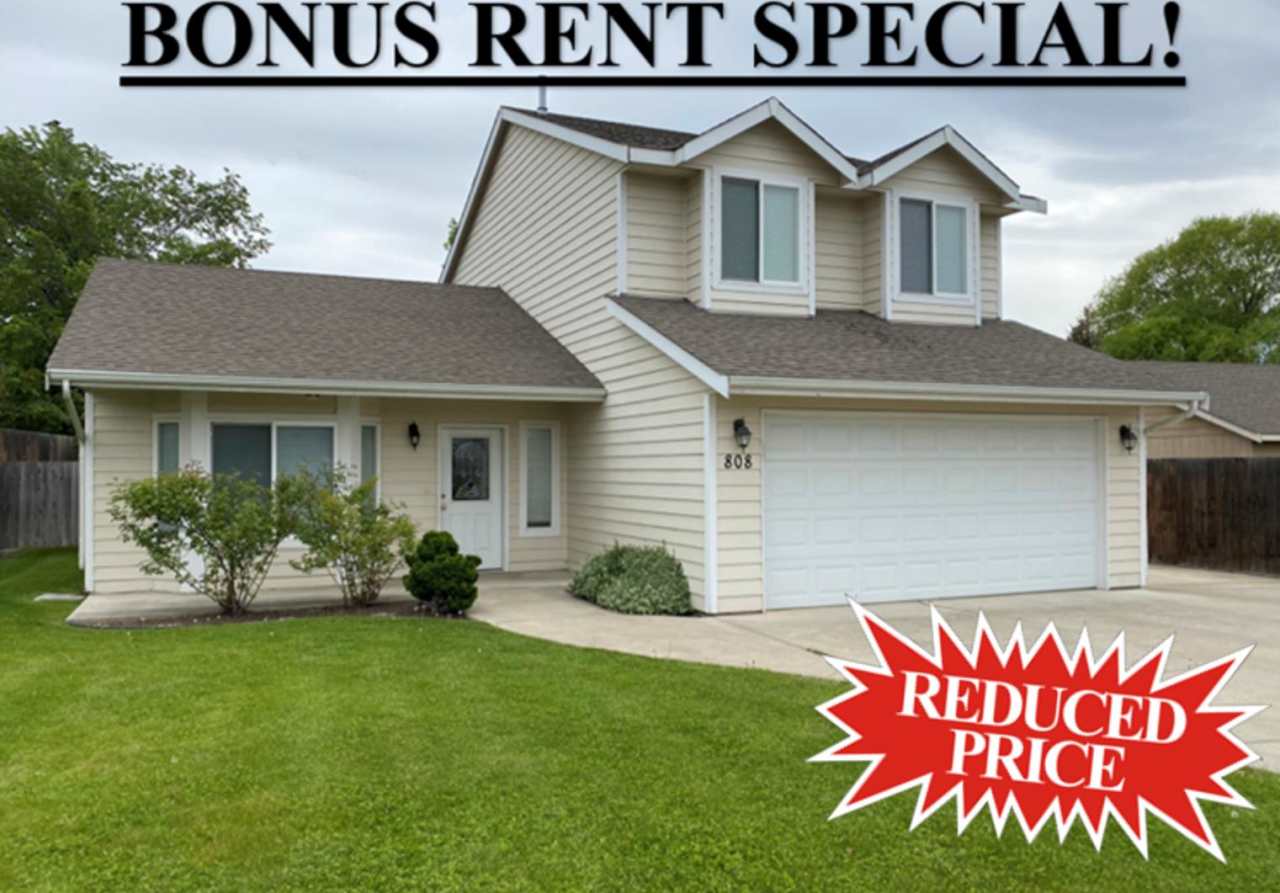BONUS RENT SPECIAL! Backyard Oasis: 3 Bedroom 2 Bath House Available!