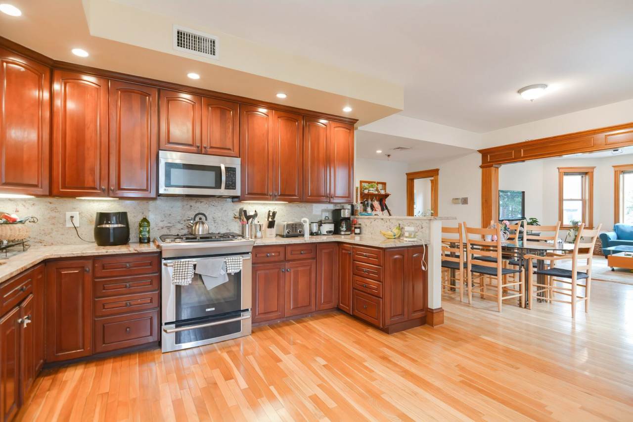 HOT BROOKLINE LISTING!!!!!