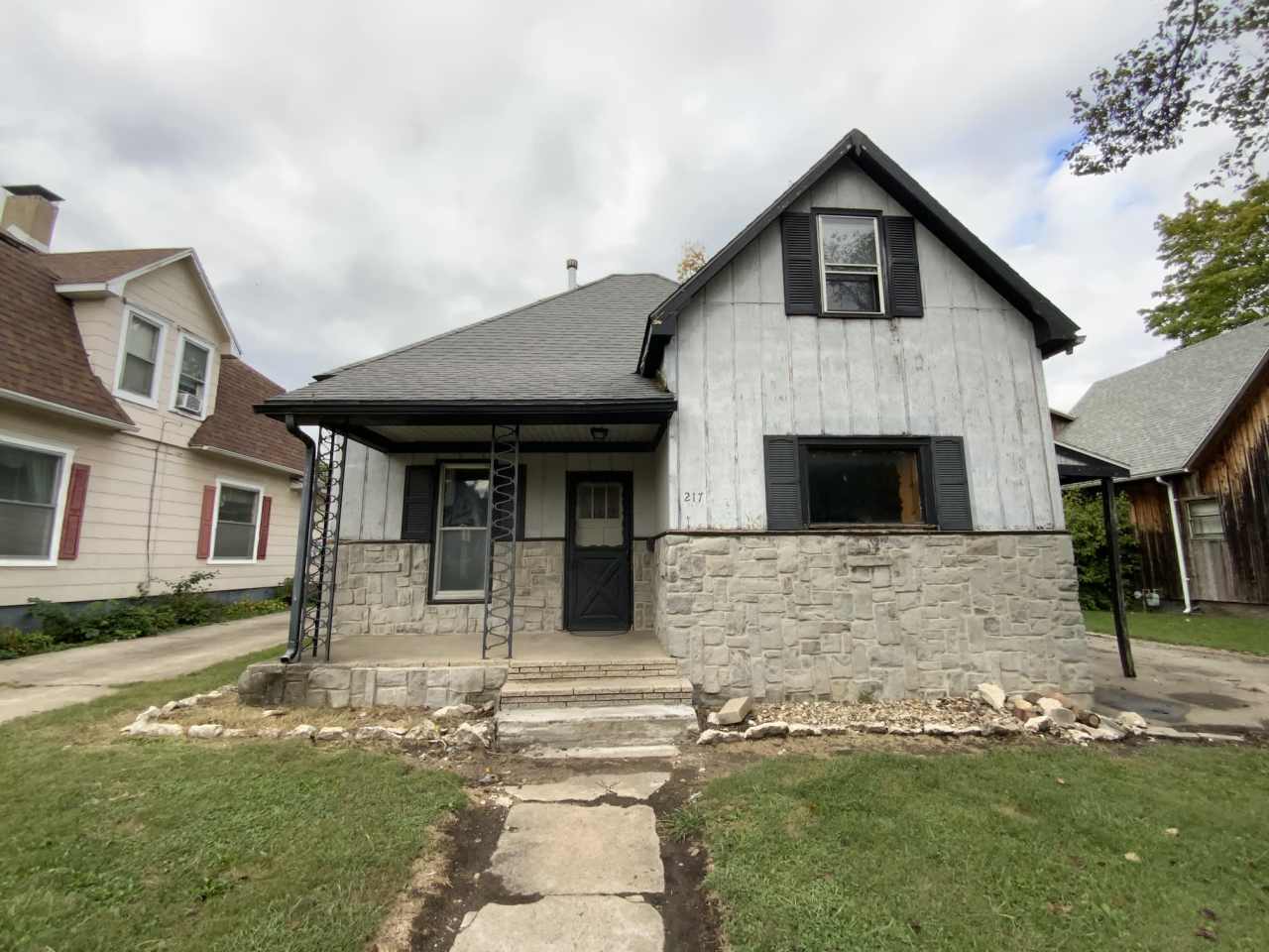 217 E Roselawn St