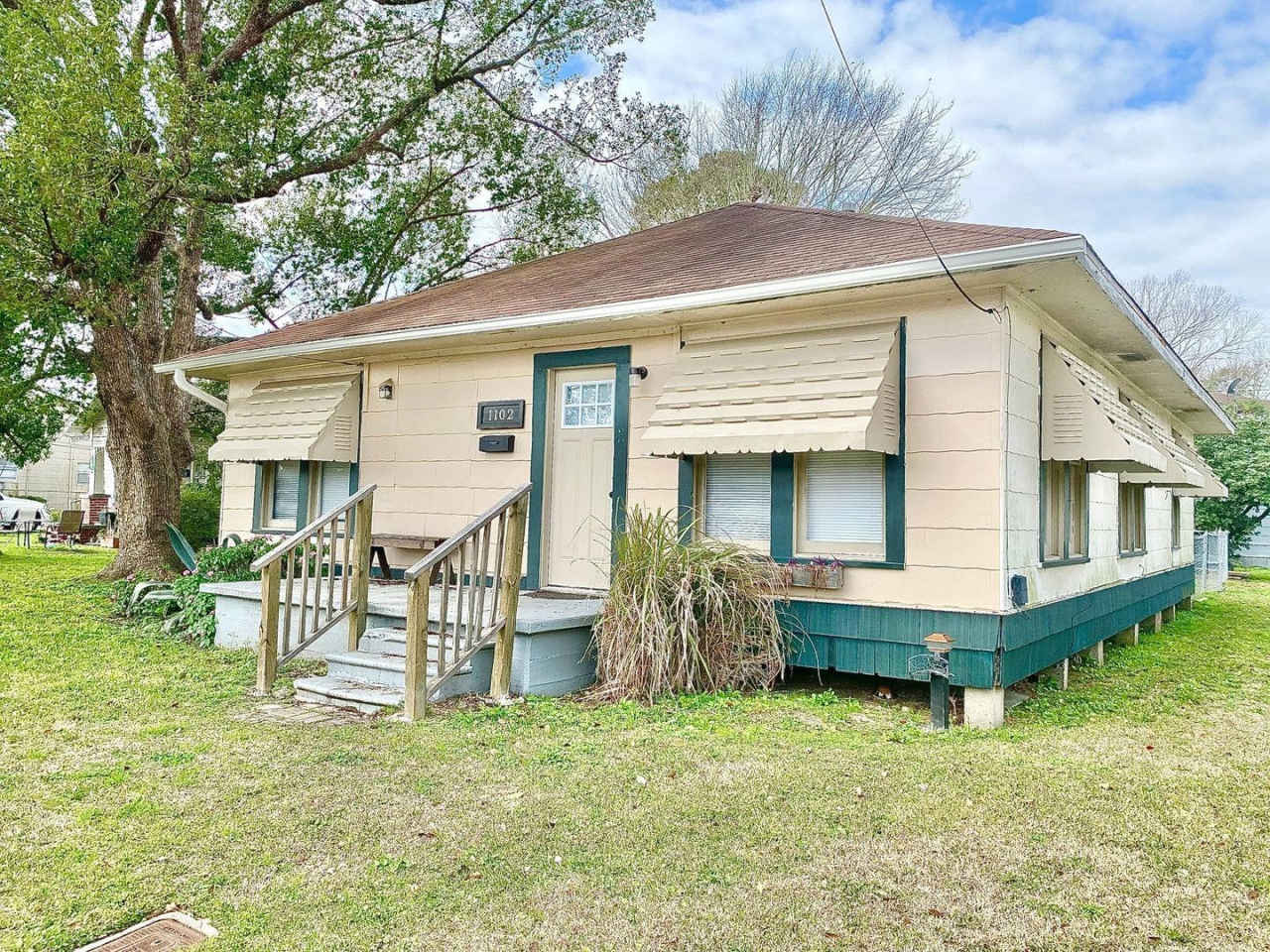 1102 Dallas St, Port Neches, TX 77651