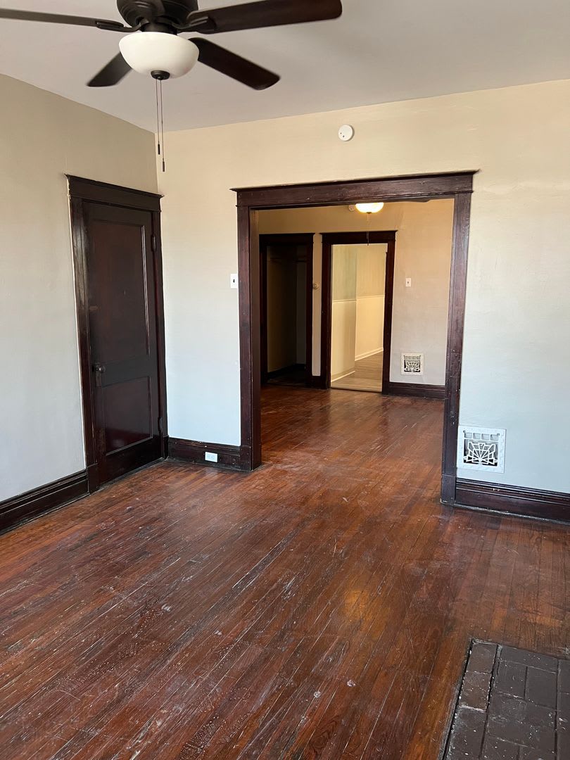 Charming 2nd Floor, 1 bd with new bath. Benton Park West