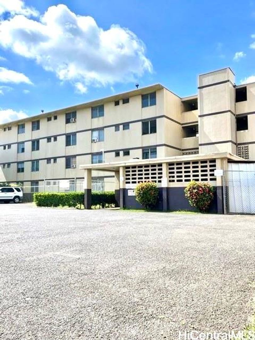 Pearl Manor Apartments, Aiea, HI 96701 - Top Floor – 3 Bedroom, 1.5 Bathroom – Remodeled Unit