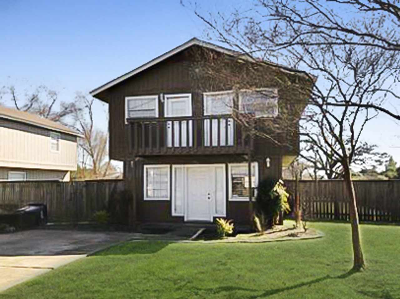 3/1.5 House with HUGE backyard available in February!