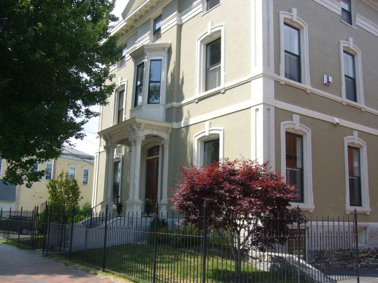 Gorgeous Furnished 1BR/1.5BA Available August 1st!! - Great Portland Location!