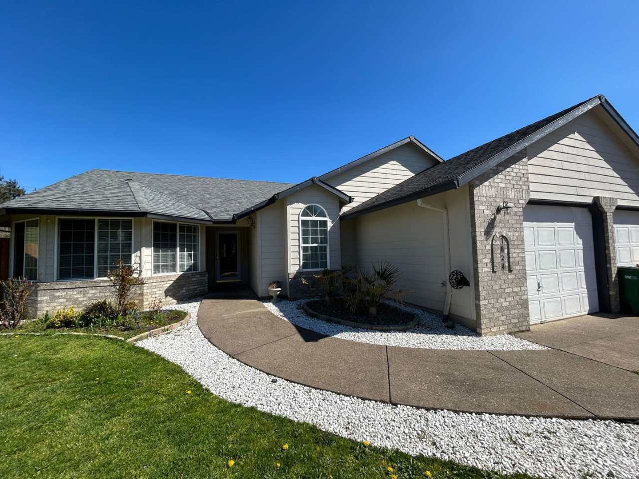 AVAILABLE NOW!! 3bd/2ba FANTASTIC Dead End Street - HUGE MASTER SUITE!