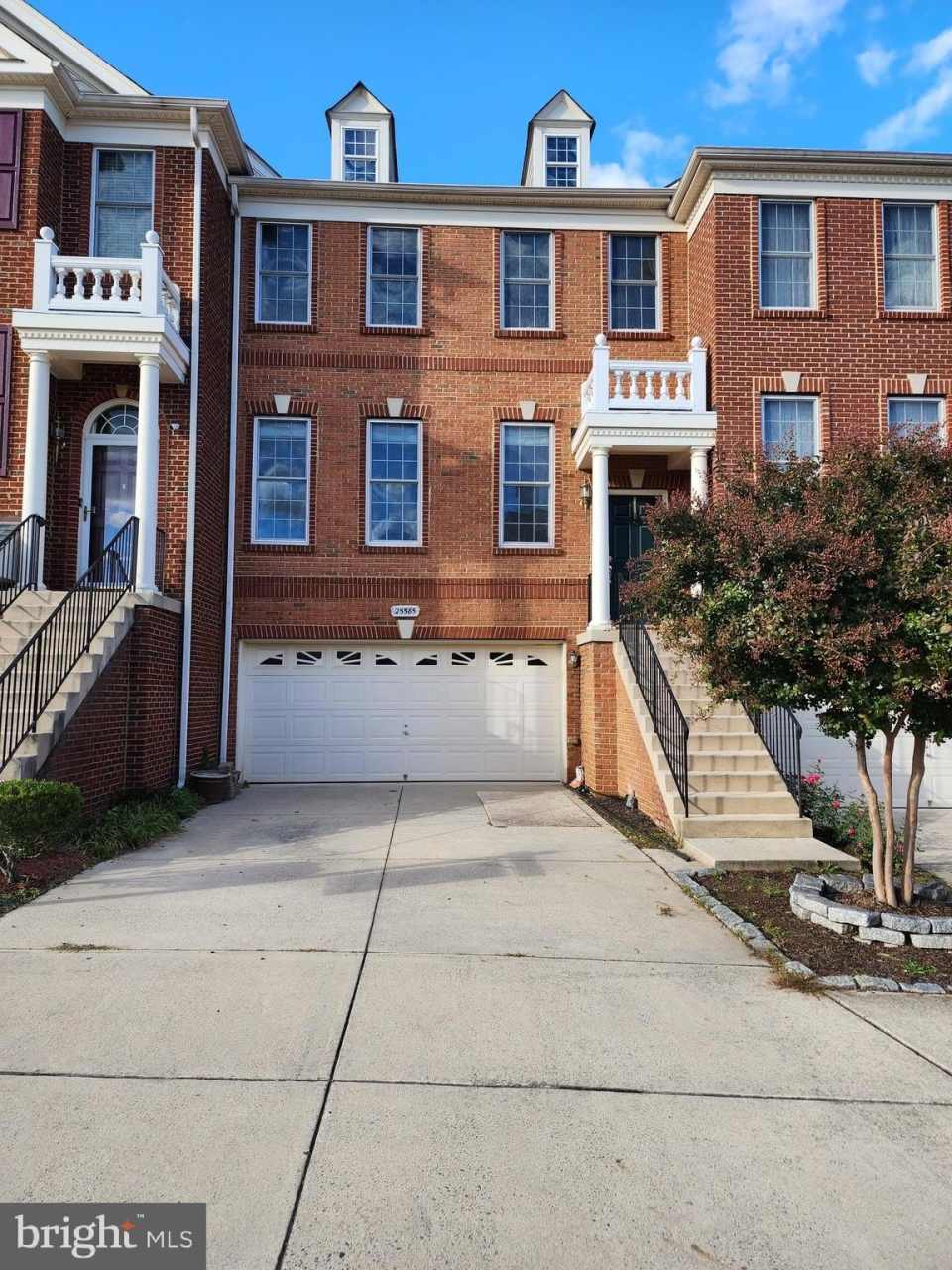 25585 AMERICA Square