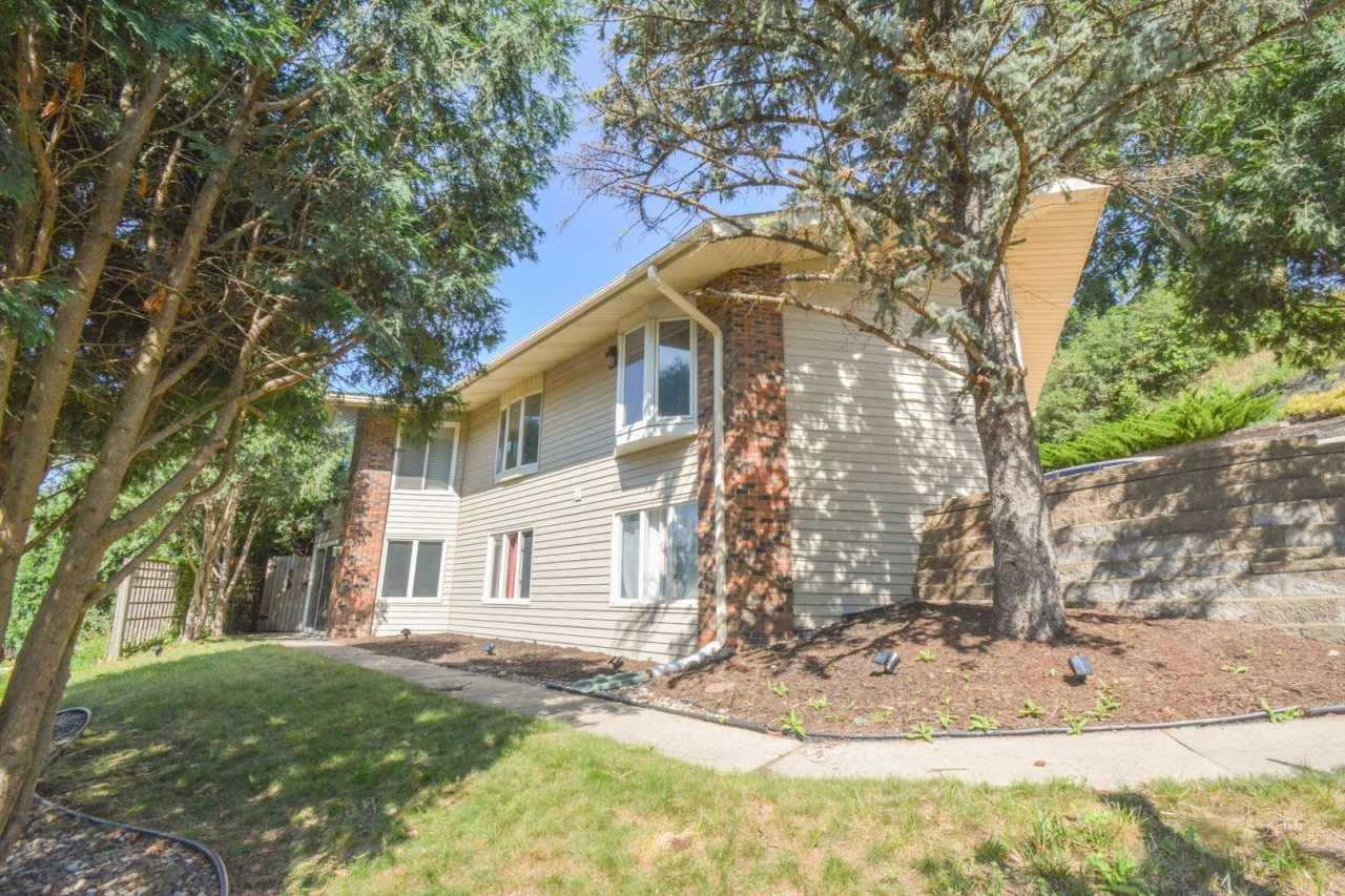 6 Bed, 3.5 Bath Home for Rent – Retro Charm Meets Modern Comfort