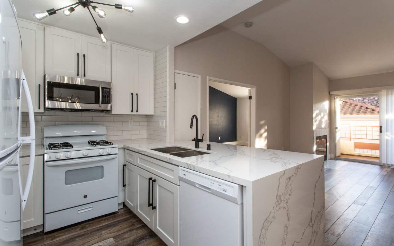 Upper Level 3 Bedroom, 2 Bath Condo!