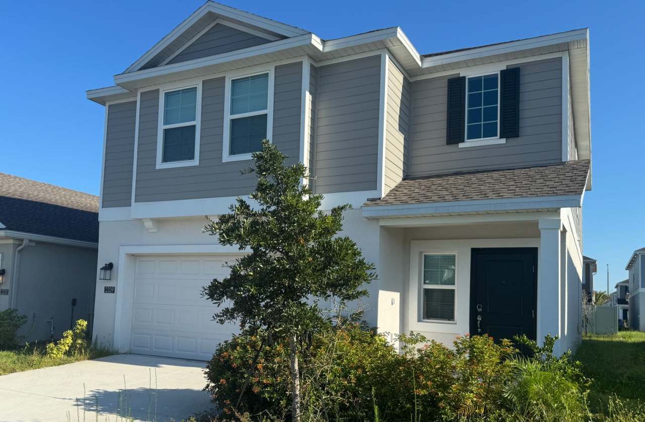 Bright  Open 4 Bed, 2 Bath Residence in Davenport!