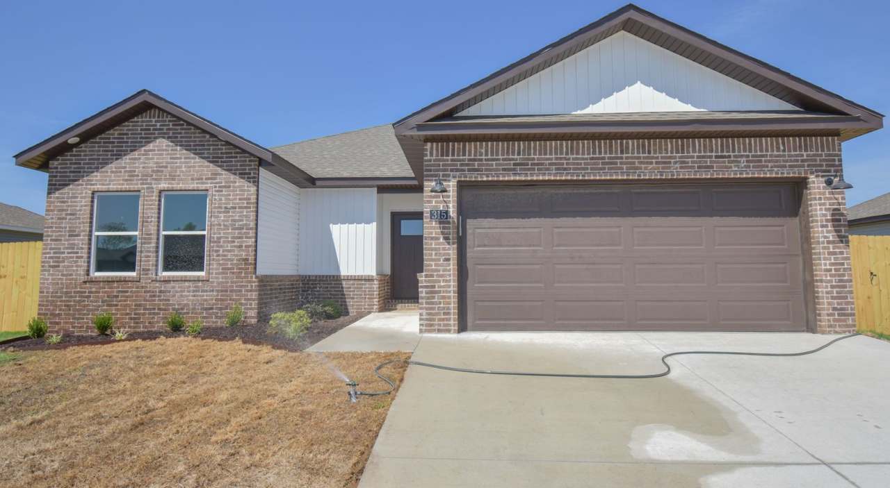 Nice 3 Bedroom 2 Baths Farmington heights!!