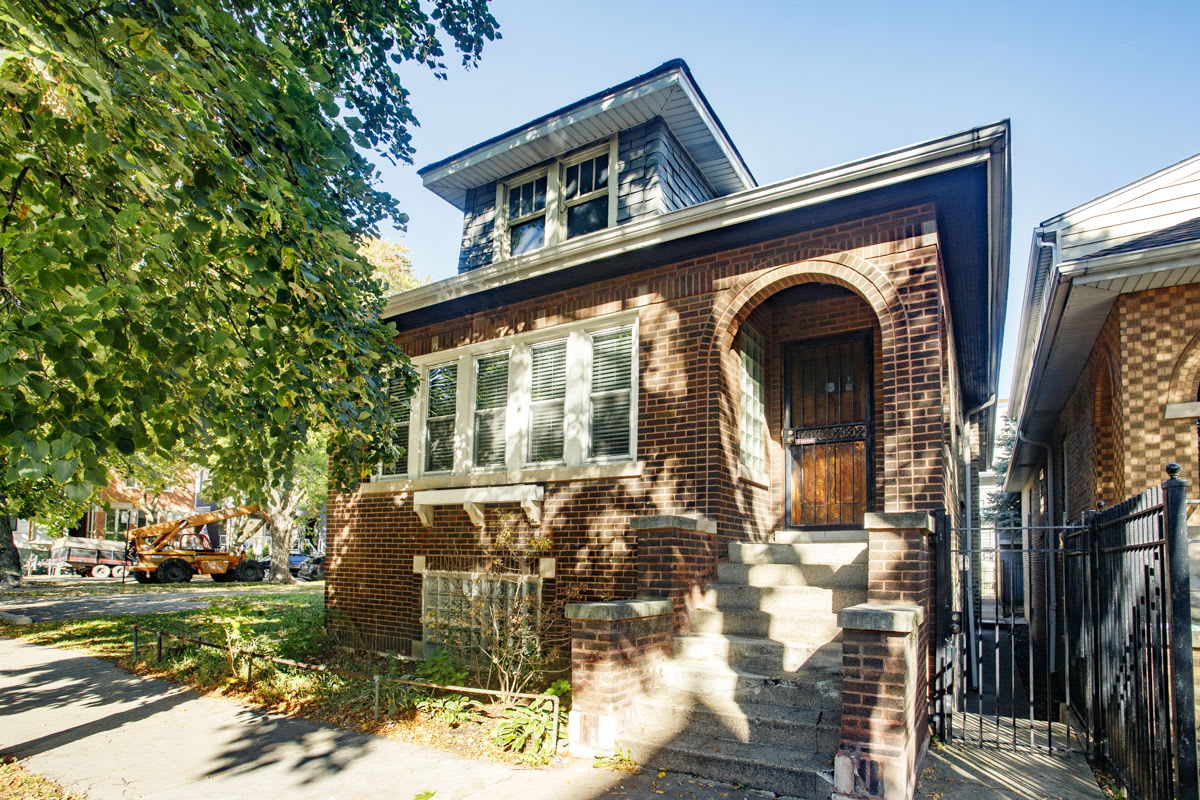 2152 West Webster Avenue