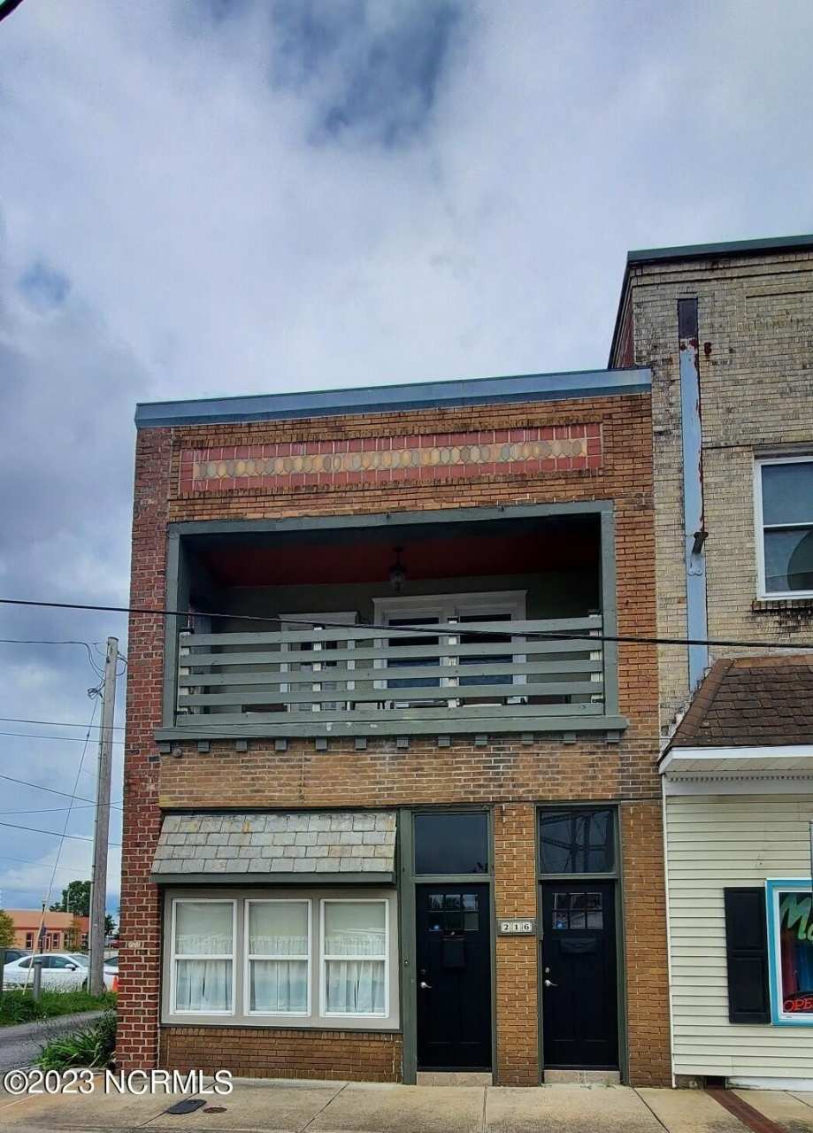 216 N Martin Luther King Jr Drive unit: Upstairs