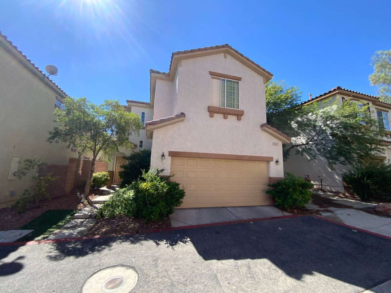 **2 WEEKS FREE RENT FOR QUALIFIED APPLICANTS WITH IMMEDIATE MOVE IN**BEAUTIFUL HOME WITH ALL NEW CARPET IN CENTENNIAL HILLS