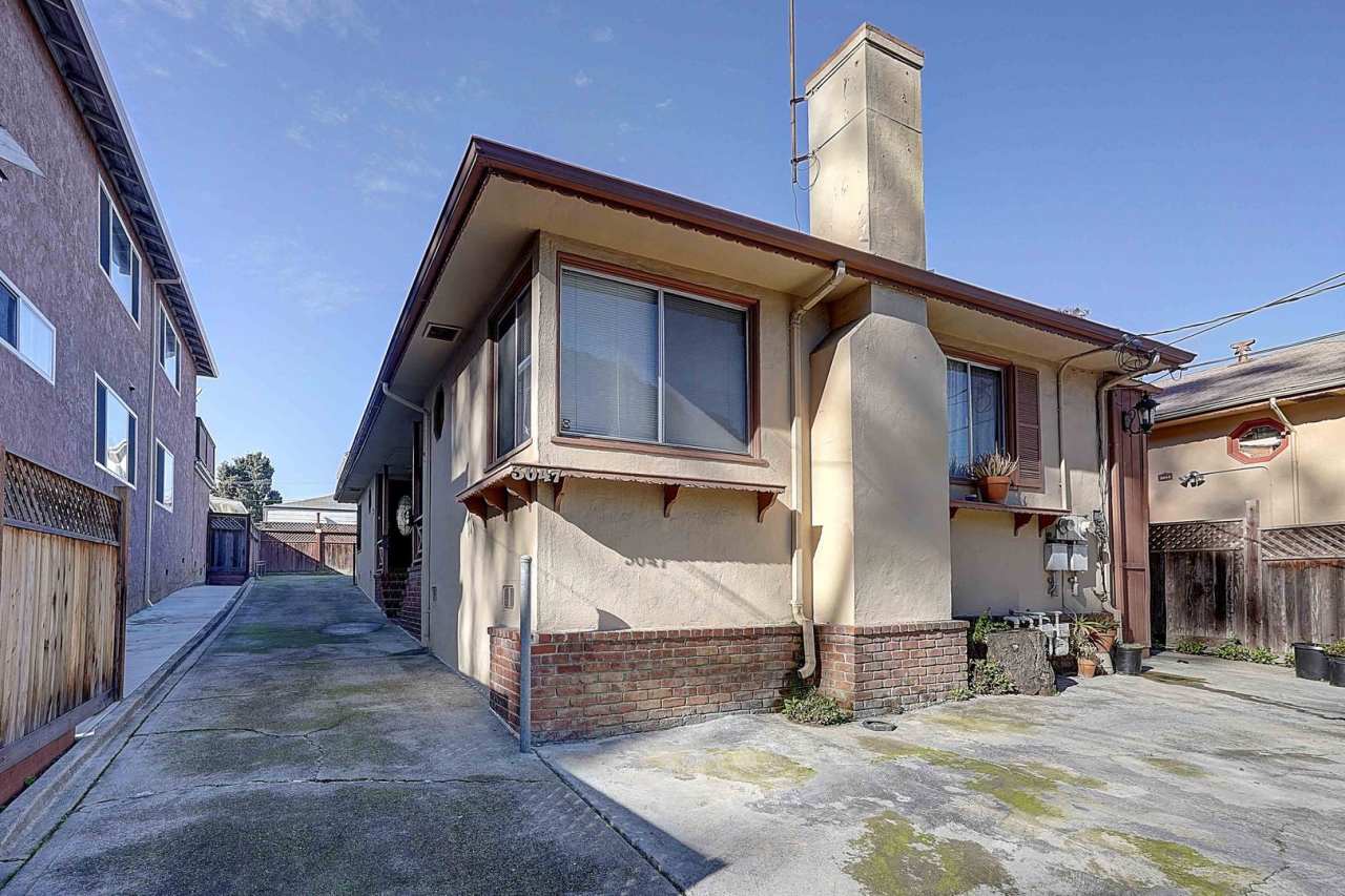 3047-3049 Berlin Way