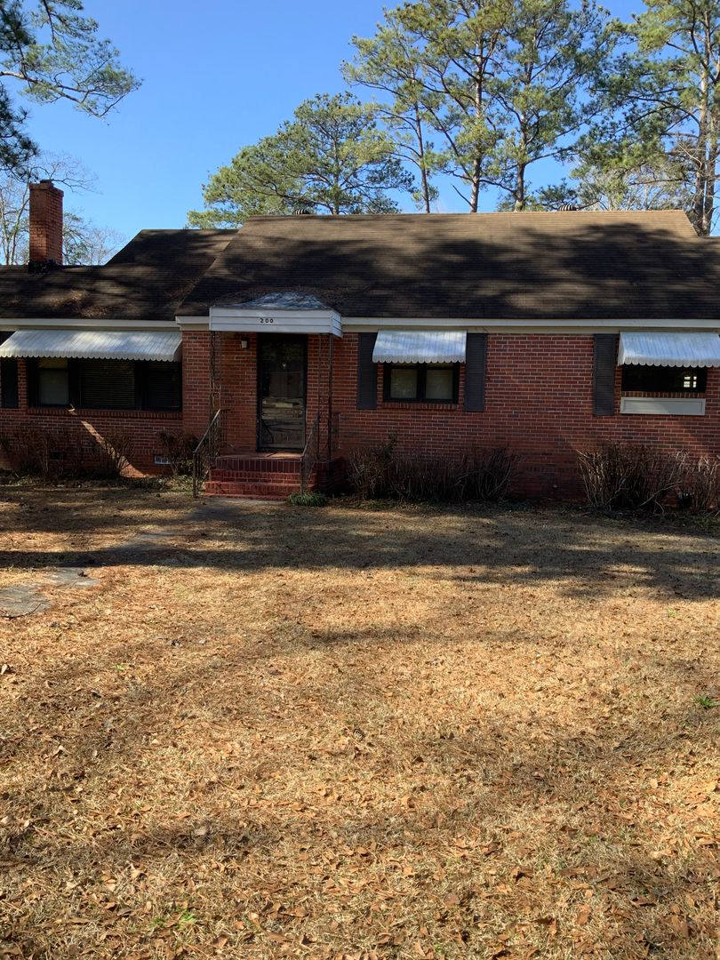 200 Sunset Dr., Greenville