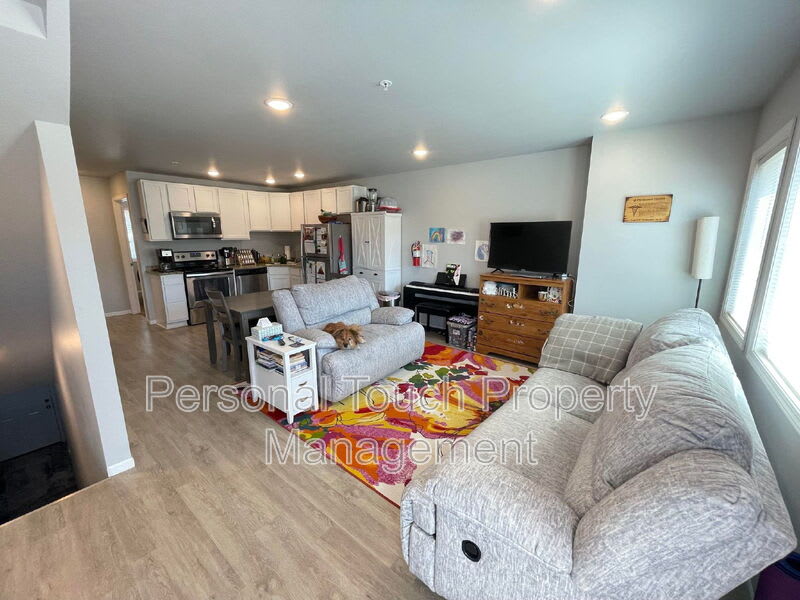 808 7th Ave S, Moorhead