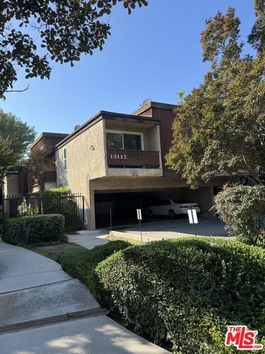 13112 Moorpark St unit: 1