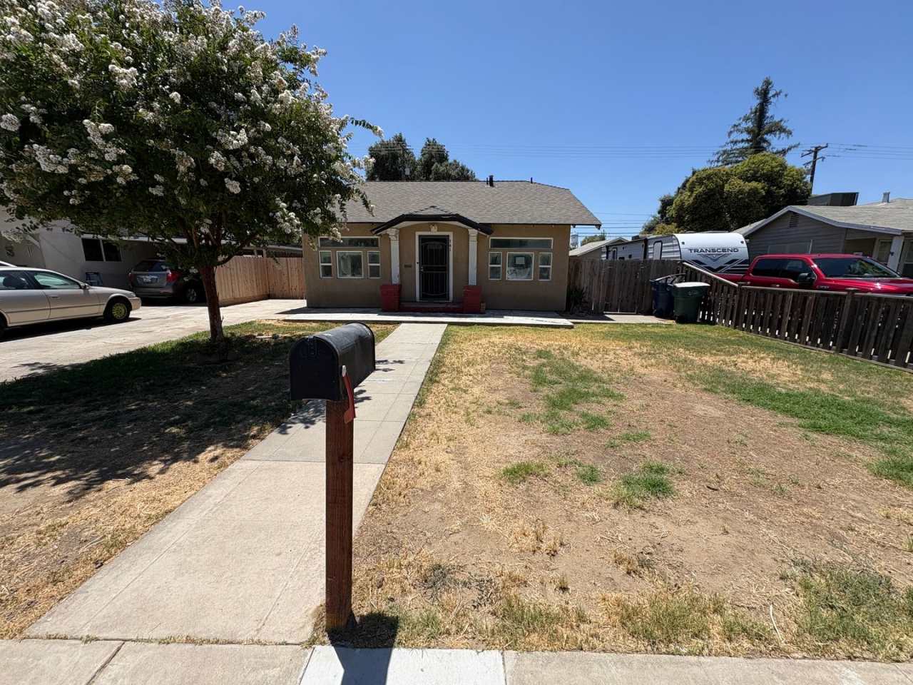 Spacious Tulare home Available Now!