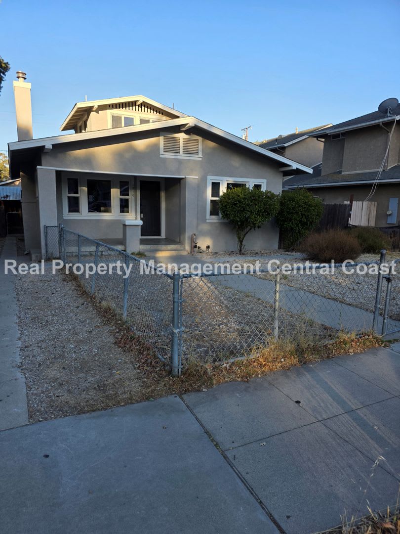 AVAILABLE NOW - 2 Bed, 1 Bath Paso Robles Home