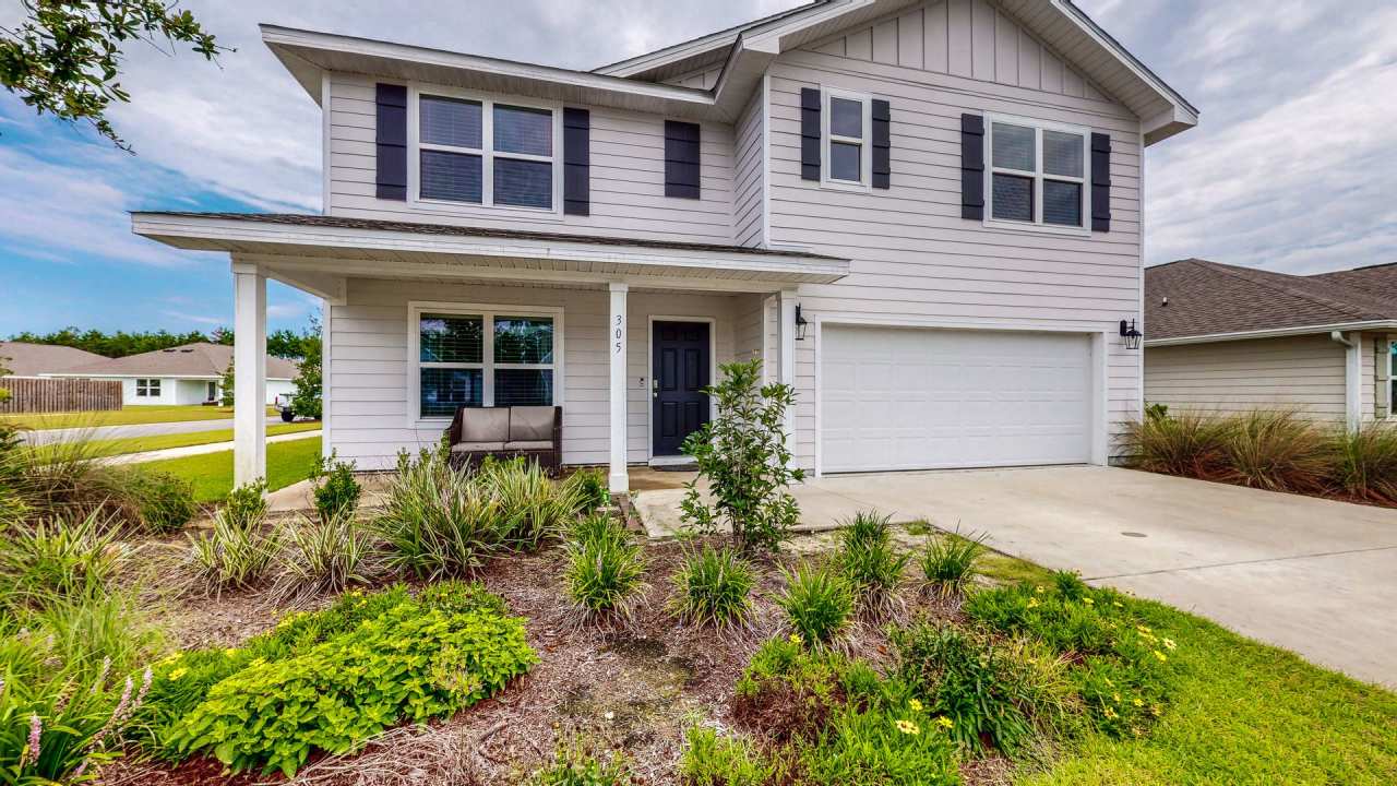 5 Bedroom / 3 Bathroom Home in Hammock Bay w/Fenced in Yard